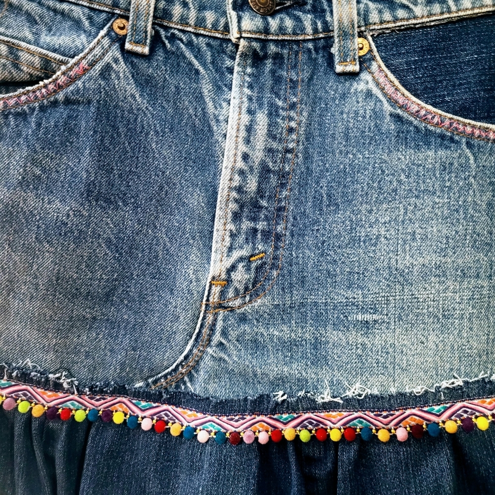 HANDMADE UPCYCLED LEVI MEETS WRANGLER COLORFULLY EMBELLISHED DENIM SKIRT! SZ 6 - Picture 3 of 9